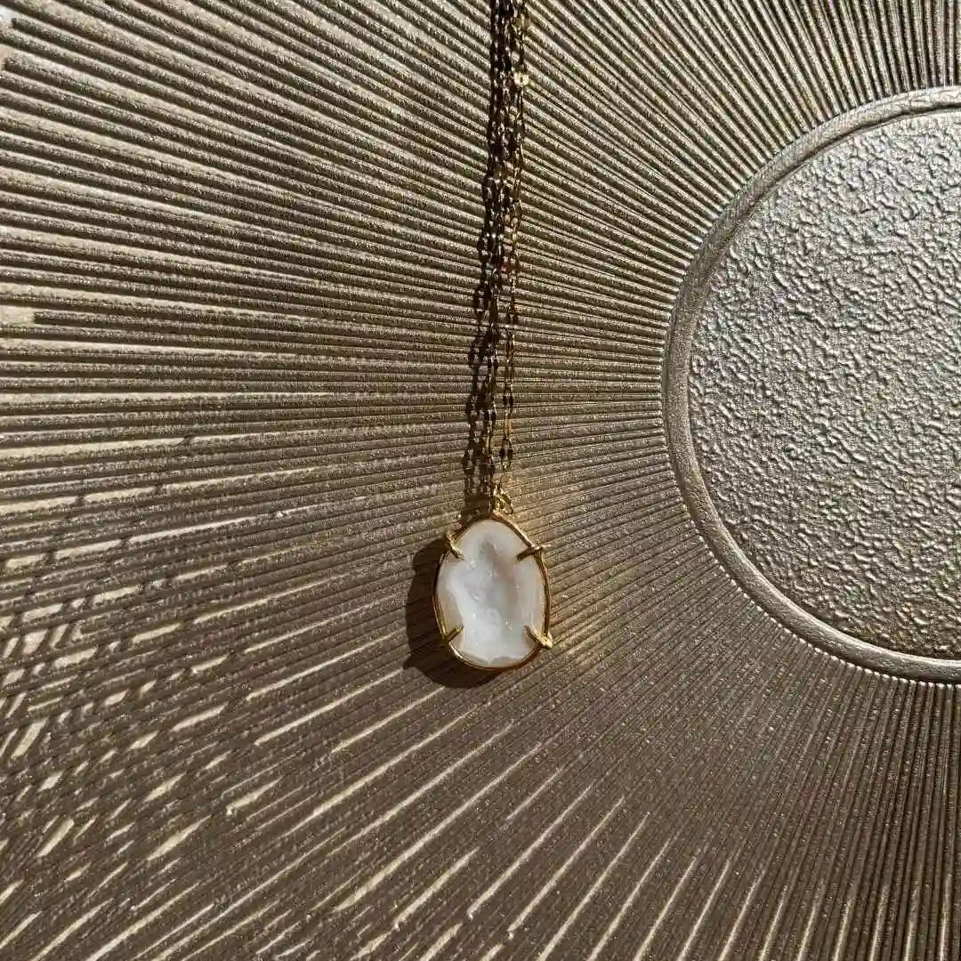 Geode edelsteen hanger bergkristal