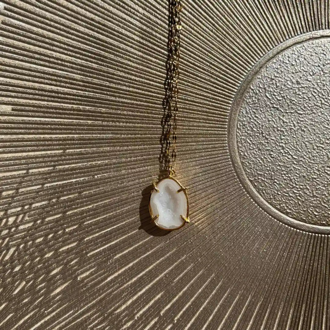 bergkristal geode hanger