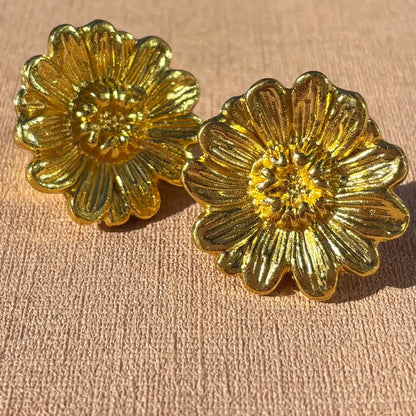 gouden meubelknoppen in bloemen vorm